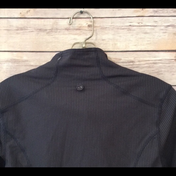 Lululemon detachable hood rain jacket - Picture 5 of 6